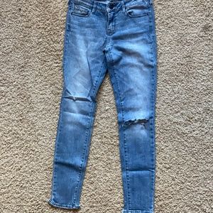 Bullhead Denim CO. Distressed Low Rise Skinny Jeans Light Medium Wash.